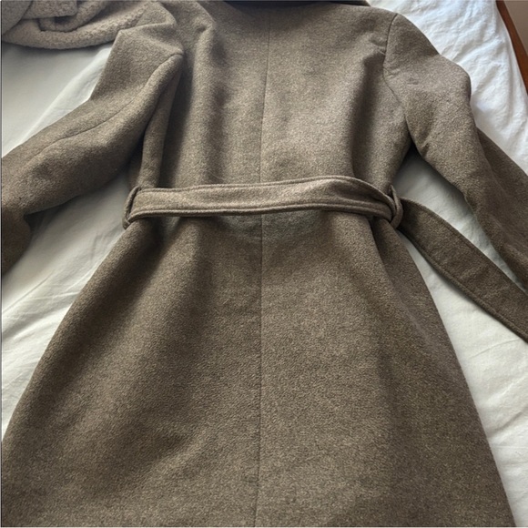 Johnston & Murphy’s Women's Grey & Camel Wool Wrap Belted Coat - Picture 6 of 8